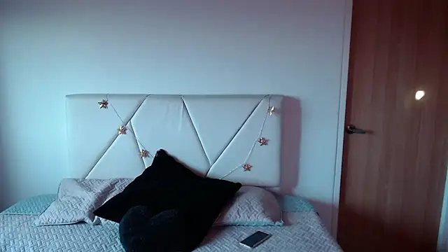 julz 03 online show from November 29, 2025, 11:46 am