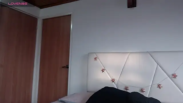 julz 03 online show from December 5, 2025, 11:41 am