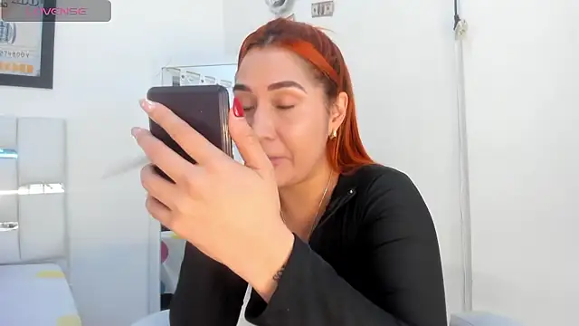 Snapshot of Alba_Grey chatting on January 14, 2026, 10:36 pm Alba Grey online show from January 14, 2026, 10:36 pm