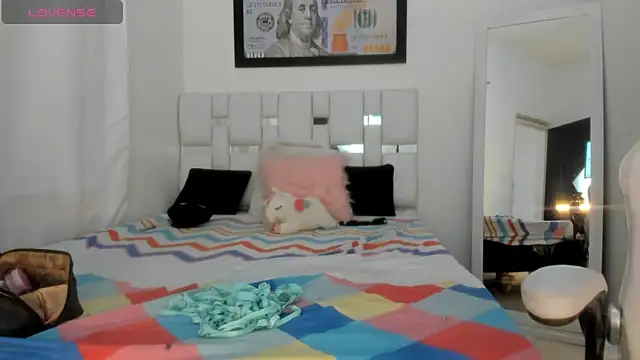 Snapshot of Alba_Grey chatting on February 12, 2026, 9:32 pm Alba Grey online show from February 12, 2026, 9:32 pm