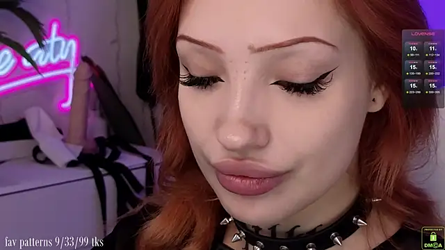 Snapshot of violetviolator chatting on November 22, 2025, 4:11 am violetviolator online show from November 22, 2025, 4:11 am