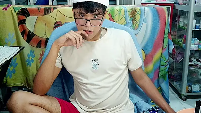 Snapshot of Baby_Cream chatting on December 17, 2024, 8:01 am Baby Cream online show from December 17, 2024, 8:01 am