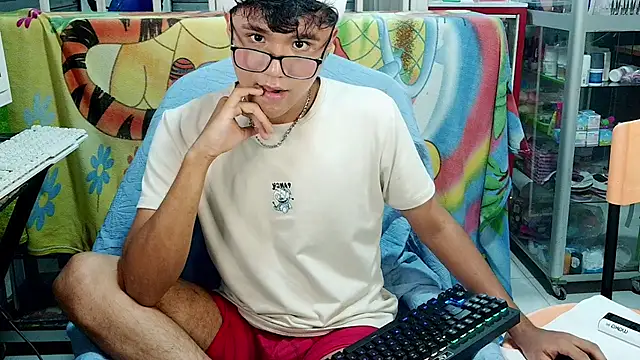 Snapshot of Baby_Cream chatting on December 17, 2024, 11:06 am Baby Cream online show from December 17, 2024, 11:06 am