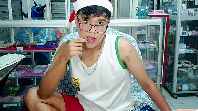 Snapshot of Baby_Cream chatting on December 18, 2024, 4:31 am Baby Cream online show from December 18, 2024, 4:31 am