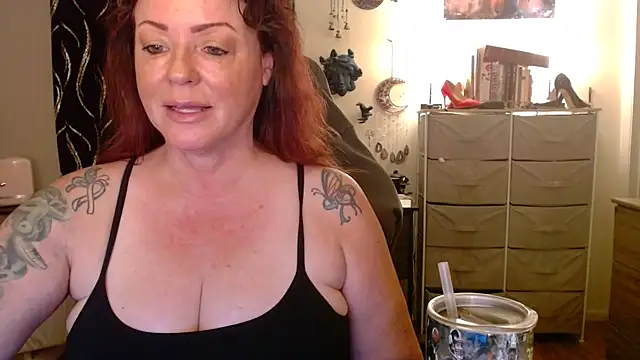 Nikkimastersgirl1091 online show from May 2, 2026, 1:16 pm