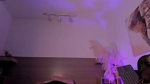 NyxShadow   online show from October 6, 2025, 3:59 am