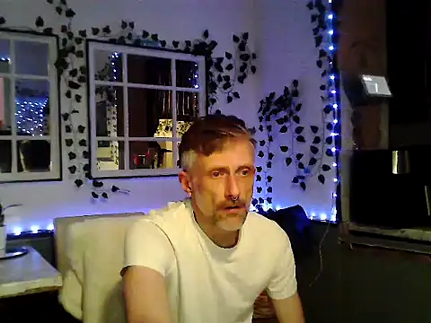Snapshot of unclestefansdick chatting on March 3, 2025, 6:48 am unclestefansdick online show from March 3, 2025, 6:48 am