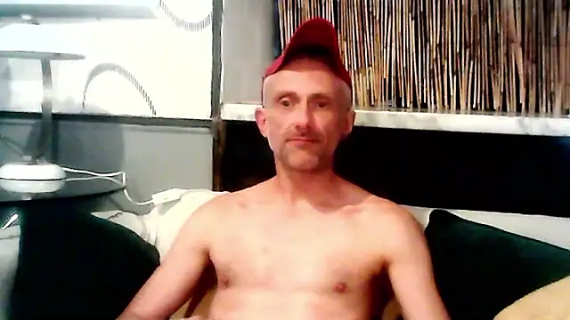 Snapshot of unclestefansdick chatting on September 10, 2025, 8:03 am unclestefansdick online show from September 10, 2025, 8:03 am