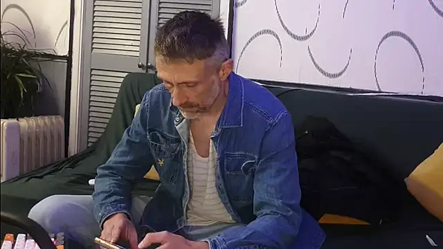 Snapshot of unclestefansdick chatting on November 4, 2025, 9:03 pm unclestefansdick online show from November 4, 2025, 9:03 pm