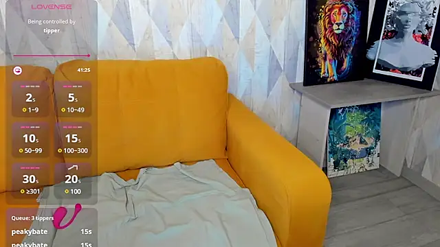 Michelle Blond online show from February 10, 2025, 1:11 pm