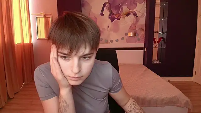 Snapshot of EmiliaYours chatting on October 12, 2025, 1:21 pm EmiliaYours online show from October 12, 2025, 1:21 pm