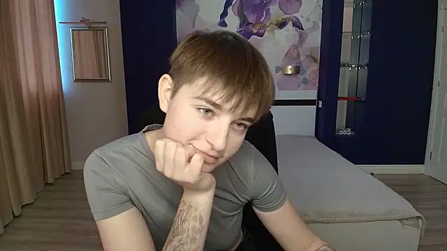 Snapshot of EmiliaYours chatting on October 19, 2025, 1:12 pm EmiliaYours online show from October 19, 2025, 1:12 pm