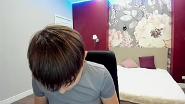 Snapshot of EmiliaYours chatting on October 24, 2025, 1:40 pm EmiliaYours online show from October 24, 2025, 1:40 pm