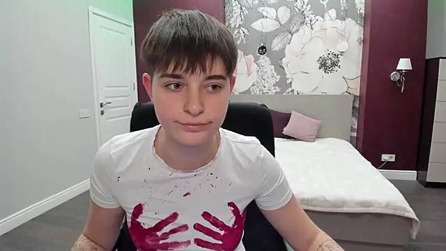 Snapshot of EmiliaYours chatting on November 1, 2025, 3:25 pm EmiliaYours online show from November 1, 2025, 3:25 pm