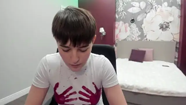 Snapshot of EmiliaYours chatting on November 4, 2025, 4:17 pm EmiliaYours online show from November 4, 2025, 4:17 pm