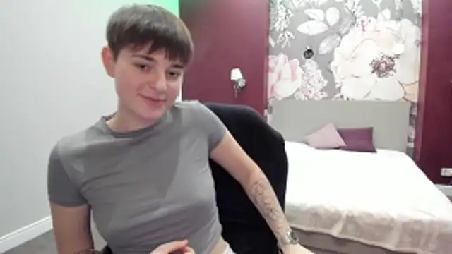 Snapshot of EmiliaYours chatting on November 8, 2025, 2:28 pm EmiliaYours online show from November 8, 2025, 2:28 pm