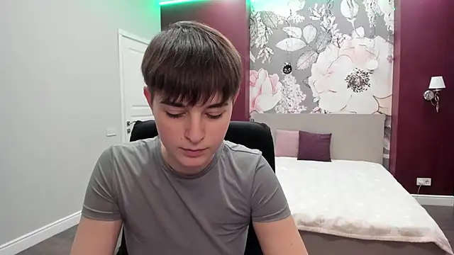 Snapshot of EmiliaYours chatting on November 11, 2025, 3:01 pm EmiliaYours online show from November 11, 2025, 3:01 pm