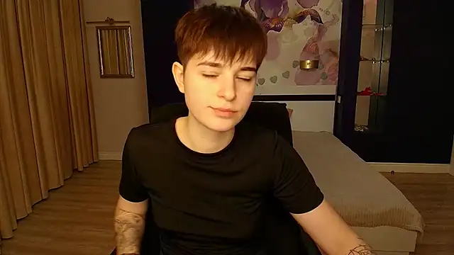 Snapshot of EmiliaYours chatting on December 2, 2025, 3:29 pm EmiliaYours online show from December 2, 2025, 3:29 pm