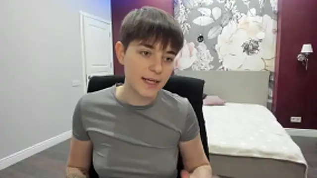 Snapshot of EmiliaYours chatting on December 18, 2025, 3:29 pm EmiliaYours online show from December 18, 2025, 3:29 pm