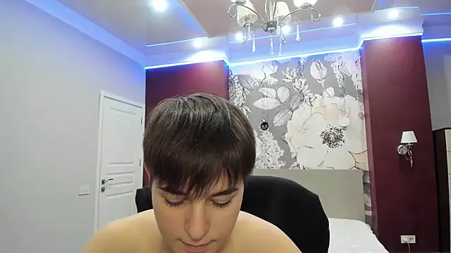 EmiliaYours online show from December 22, 2025, 3:09 pm