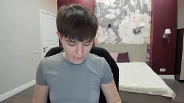 EmiliaYours online show from January 12, 2026, 3:50 pm