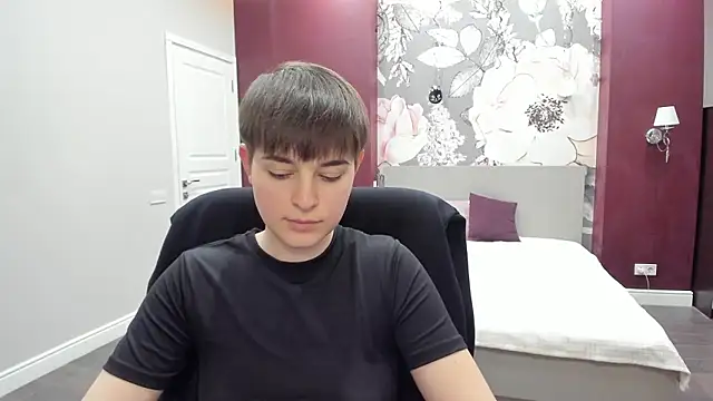 EmiliaYours online show from January 13, 2026, 3:39 pm