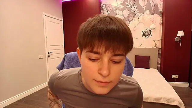 EmiliaYours online show from March 21, 2026, 2:42 pm