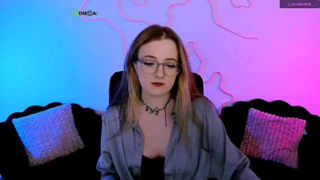 luna berryy online show from June 24, 2026, 7:02 pm