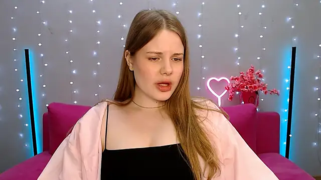 Snapshot of holy_kitty chatting on February 19, 2025, 5:06 pm holy kitty online show from February 19, 2025, 5:06 pm