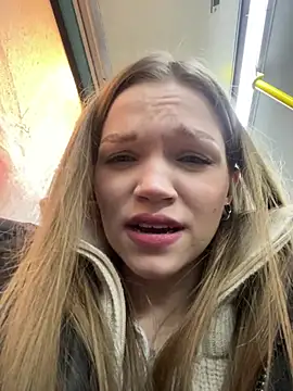 Snapshot of KitteCat chatting on December 14, 2024, 2:53 pm KitteCat online show from December 14, 2024, 2:53 pm