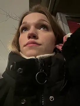 Snapshot of KitteCat chatting on December 14, 2024, 5:58 pm KitteCat online show from December 14, 2024, 5:58 pm