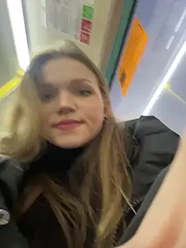 Snapshot of KitteCat chatting on December 27, 2024, 1:39 pm KitteCat online show from December 27, 2024, 1:39 pm