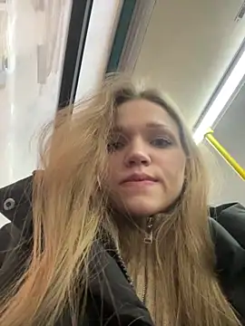 Snapshot of KitteCat chatting on December 28, 2024, 11:09 am KitteCat online show from December 28, 2024, 11:09 am