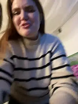 Snapshot of KitteCat chatting on January 5, 2025, 10:43 am KitteCat online show from January 5, 2025, 10:43 am