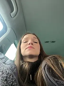 Snapshot of KitteCat chatting on January 7, 2025, 9:40 am KitteCat online show from January 7, 2025, 9:40 am