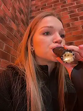 Snapshot of KitteCat chatting on January 7, 2025, 12:41 pm KitteCat online show from January 7, 2025, 12:41 pm