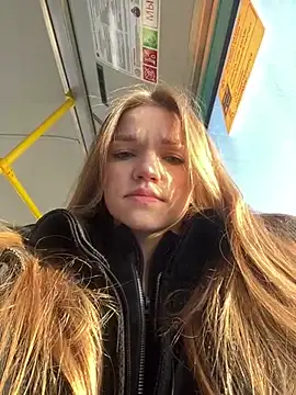 Snapshot of KitteCat chatting on February 4, 2025, 9:38 am KitteCat online show from February 4, 2025, 9:38 am