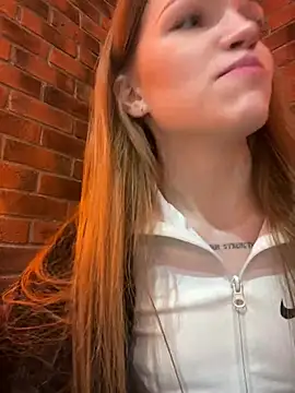 Snapshot of KitteCat chatting on March 4, 2025, 10:02 am KitteCat online show from March 4, 2025, 10:02 am