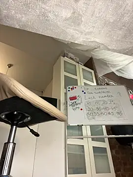 Snapshot of KitteCat chatting on October 6, 2025, 7:28 am KitteCat online show from October 6, 2025, 7:28 am