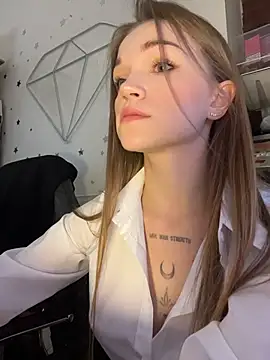 Snapshot of KitteCat chatting on November 15, 2025, 7:38 am KitteCat online show from November 15, 2025, 7:38 am