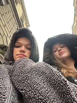 Snapshot of KitteCat chatting on November 21, 2025, 8:02 am KitteCat online show from November 21, 2025, 8:02 am