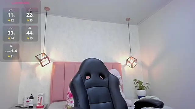 Snapshot of MAYROBERTSS chatting on March 11, 2025, 12:39 pm MAYROBERTSS online show from March 11, 2025, 12:39 pm