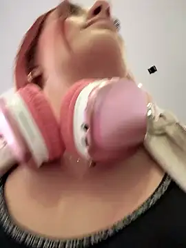 Snapshot of ariiel_ chatting on December 3, 2024, 7:44 pm ariiel online show from December 3, 2024, 7:44 pm