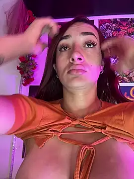 Snapshot of ariiel_ chatting on November 5, 2025, 2:39 pm ariiel online show from November 5, 2025, 2:39 pm