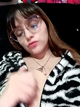 Snapshot of Lucyy-hess chatting on December 16, 2024, 3:51 am Lucyy-hess online show from December 16, 2024, 3:51 am