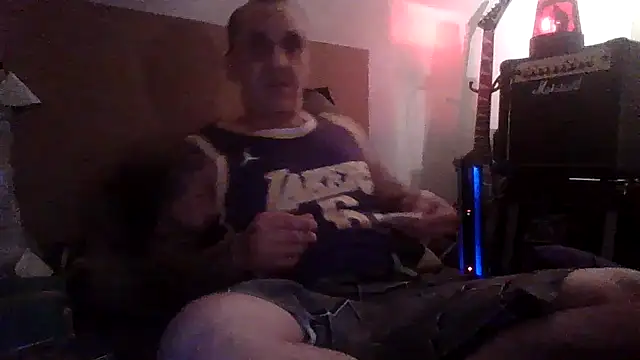 CandiedPompano online show from December 3, 2025, 2:52 am