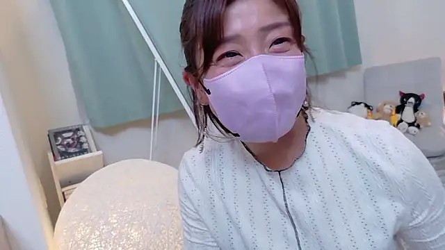 Risa 06 online show from May 19, 2026, 12:33 pm