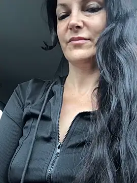 -OLYA- online show from October 9, 2025, 6:22 am