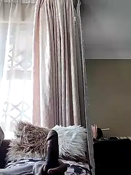 Snapshot of skinnybuddy chatting on December 11, 2024, 12:23 pm skinnybuddy online show from December 11, 2024, 12:23 pm