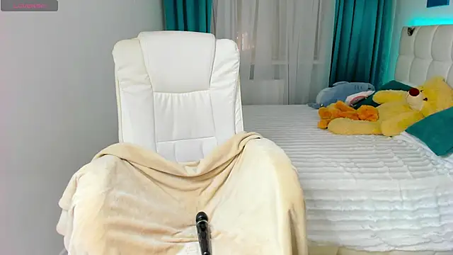 Snapshot of CooperAllana chatting on September 19, 2025, 6:26 am CooperAllana online show from September 19, 2025, 6:26 am